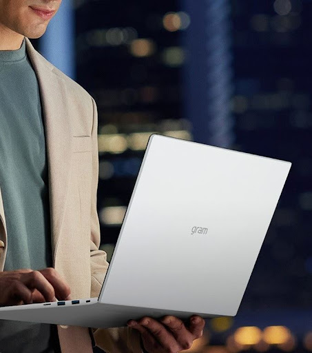 성능과 휴대성의 조화, LG그램 17ZD90R-GX76K 노트북